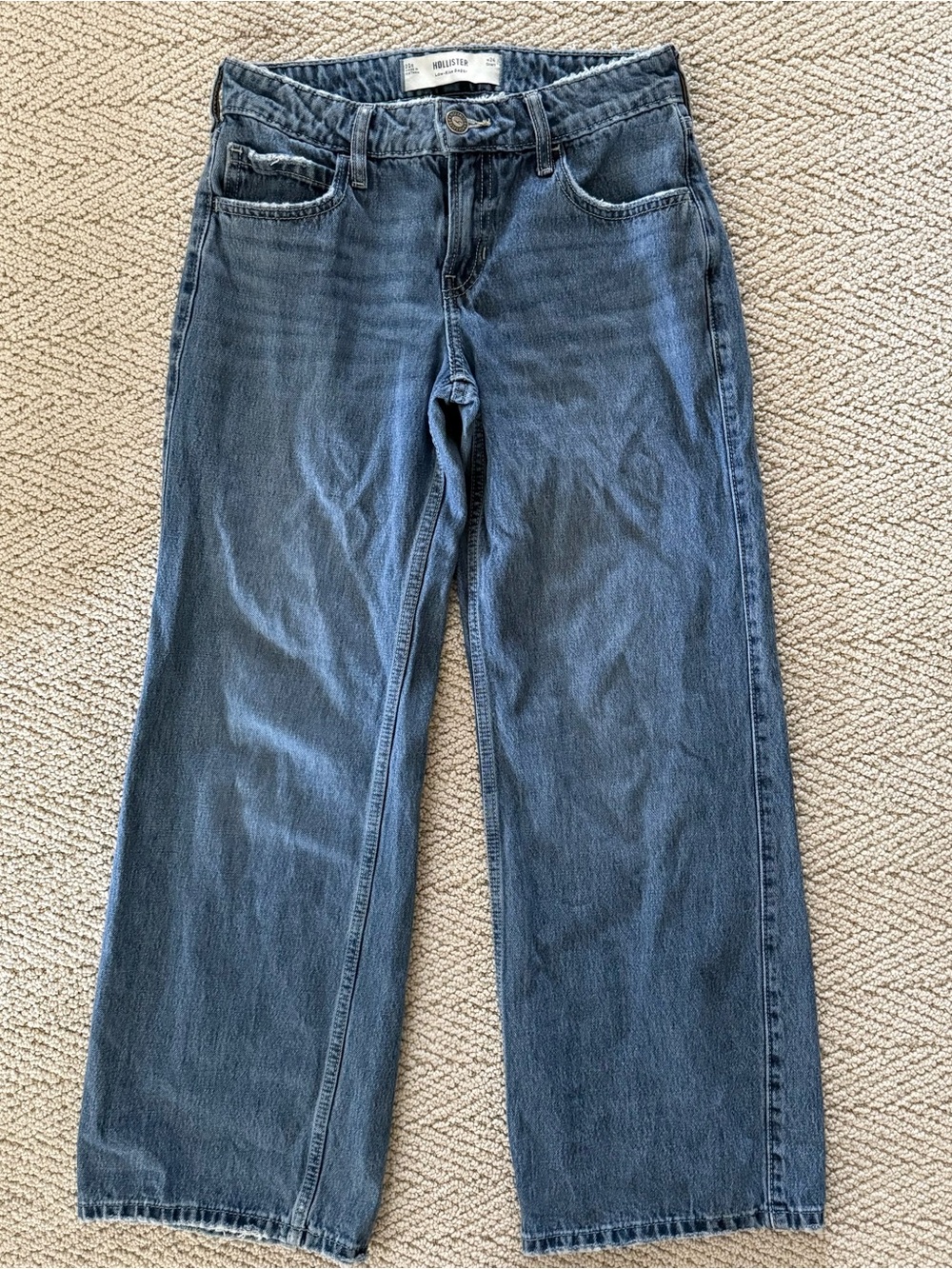 Hollister Women’s Low-Rise Baggy  Jeans in Medium Blue Wash size 24 Short